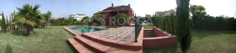 LUXURIOUS 4 bed villa in GATED COMPLEX in Estepona