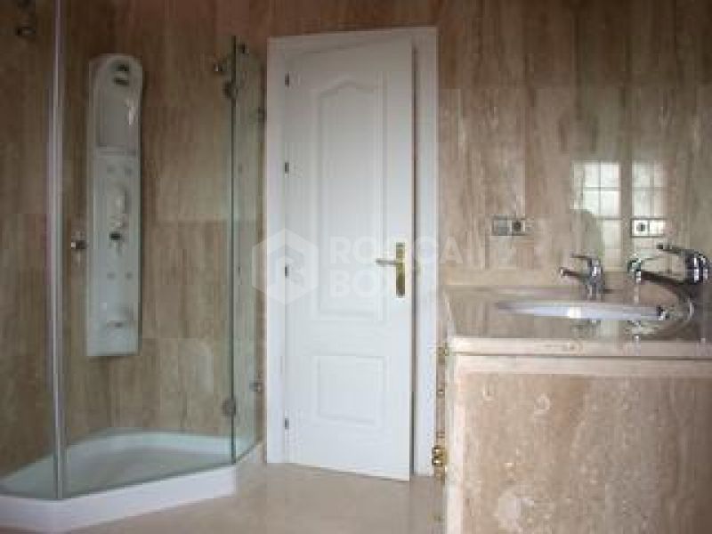 LUXURIOUS 4 bed villa in GATED COMPLEX in Estepona