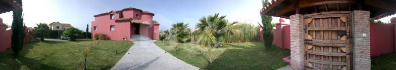 LUXURIOUS 4 bed villa in GATED COMPLEX in Estepona