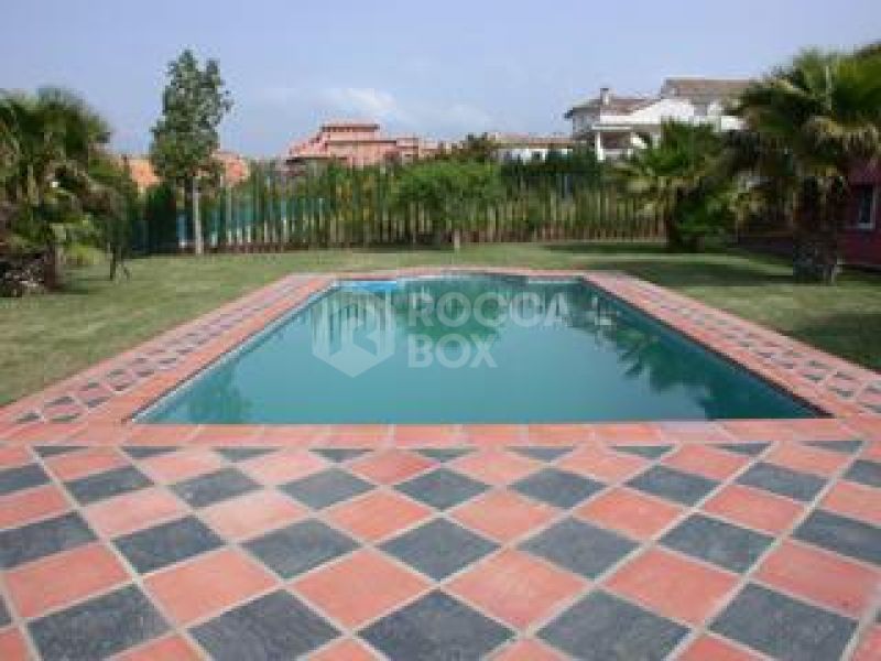 LUXURIOUS 4 bed villa in GATED COMPLEX in Estepona