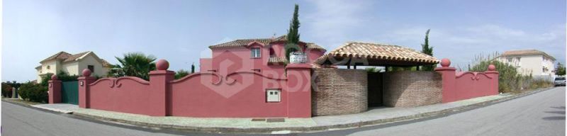 LUXURIOUS 4 bed villa in GATED COMPLEX in Estepona