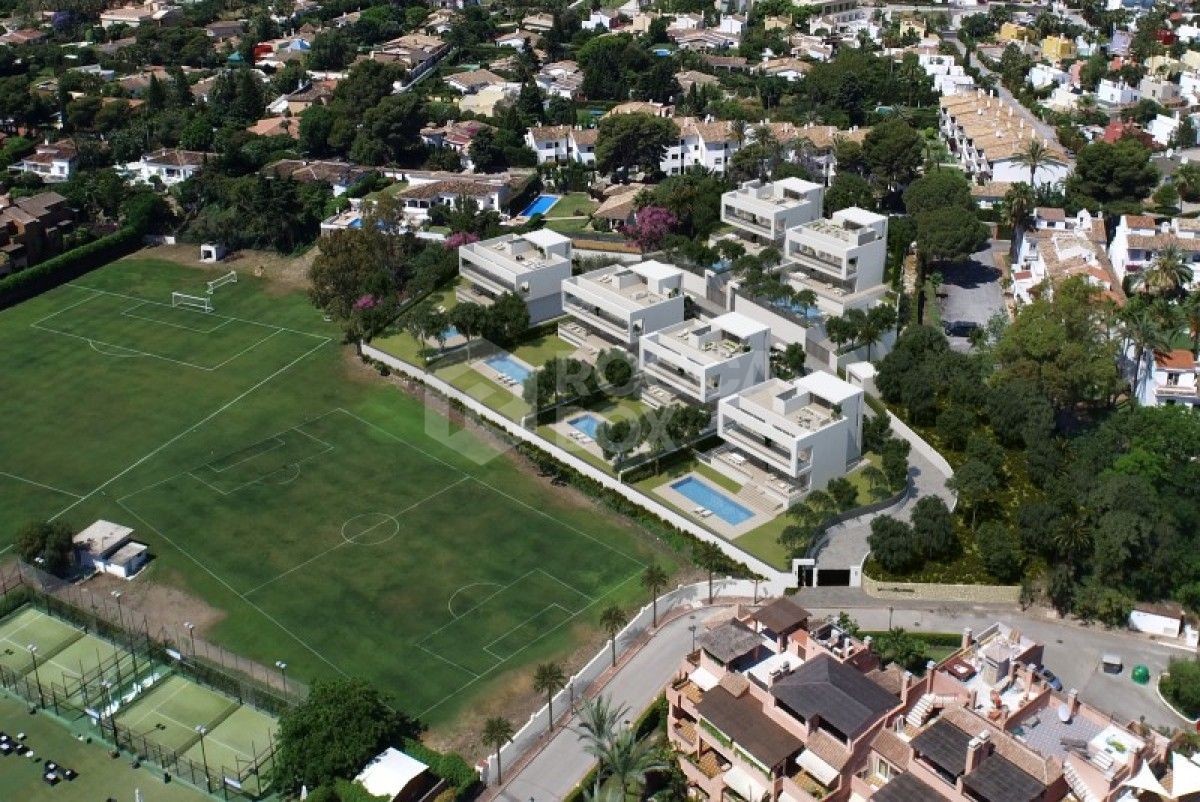 Beautiful 4 and 6 bed villas for sale in Guadalmina Baja in Marbella