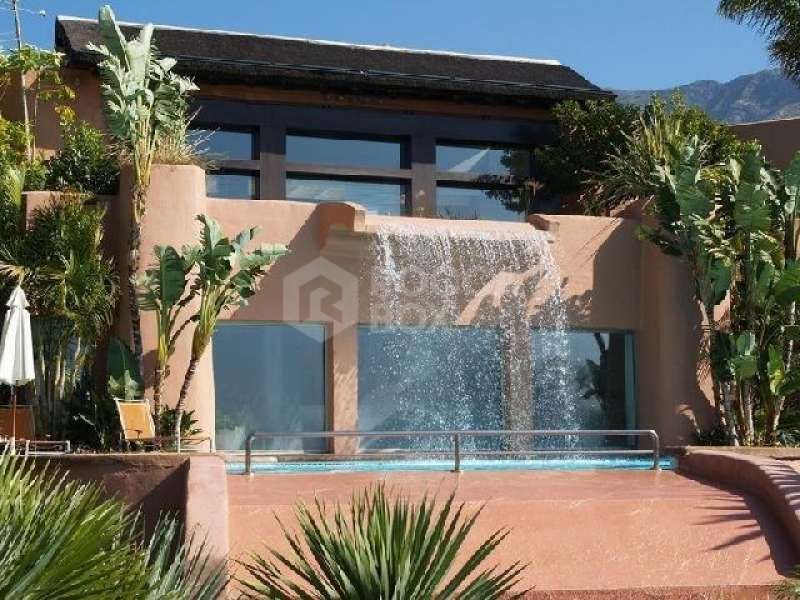 A 3 BEDROOM South Facing GROUND FLOOR APARTMENT IN MANSION CLUB, GOLDEN MILE, MARBELLA