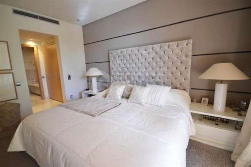 A 3 BEDROOM South Facing GROUND FLOOR APARTMENT IN MANSION CLUB, GOLDEN MILE, MARBELLA