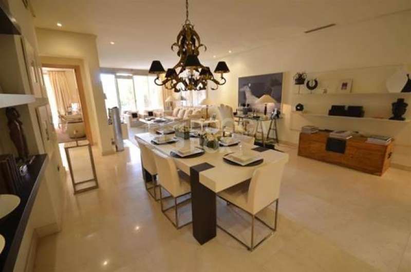 A 3 BEDROOM South Facing GROUND FLOOR APARTMENT IN MANSION CLUB, GOLDEN MILE, MARBELLA