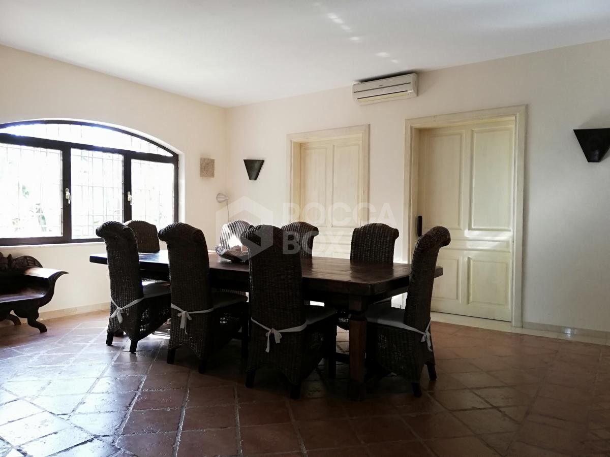 Luxury 5 bedroom Villa in Benalmadena for sale.