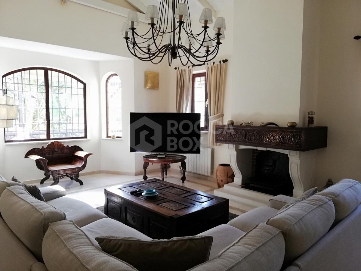 Luxury 5 bedroom Villa in Benalmadena for sale.