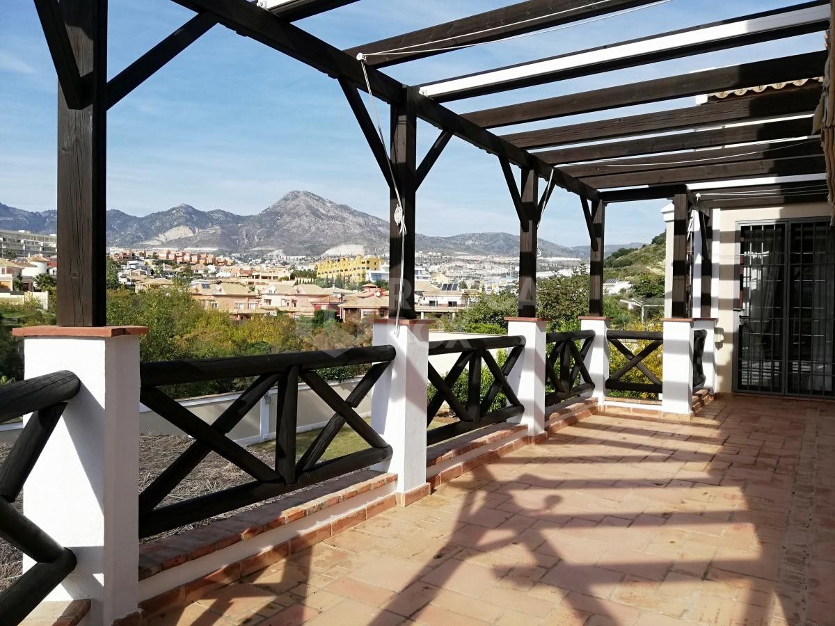 Luxury 5 bedroom Villa in Benalmadena for sale.