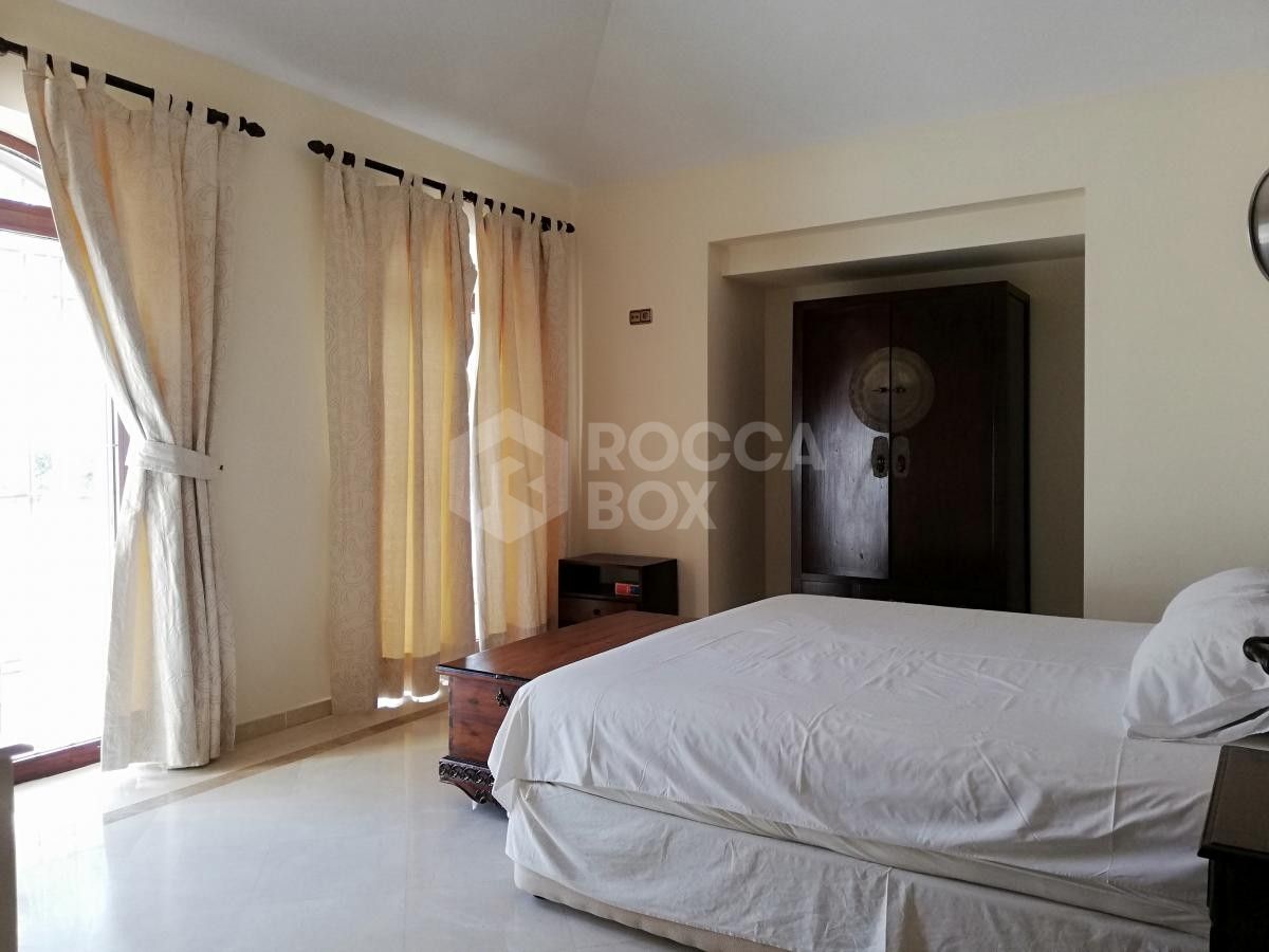 Luxury 5 bedroom Villa in Benalmadena for sale.