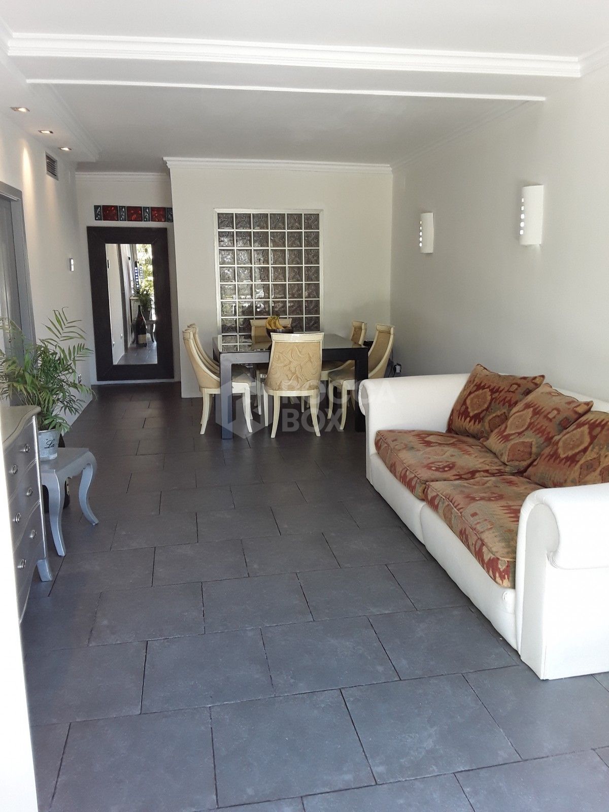 Lovely 2 Bedroom APARTMENT FOR SALE in Nueva Andalucia