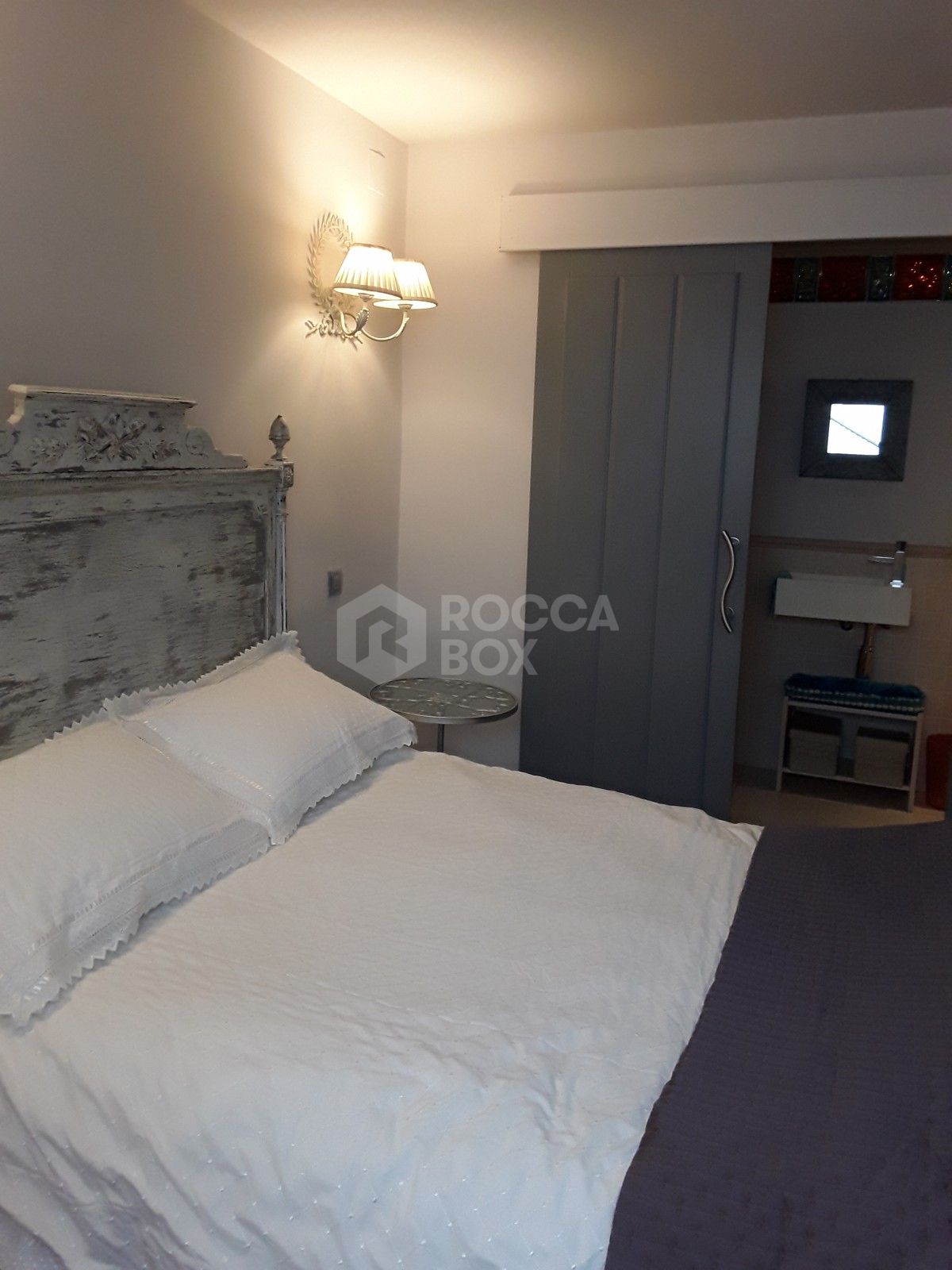 Lovely 2 Bedroom APARTMENT FOR SALE in Nueva Andalucia