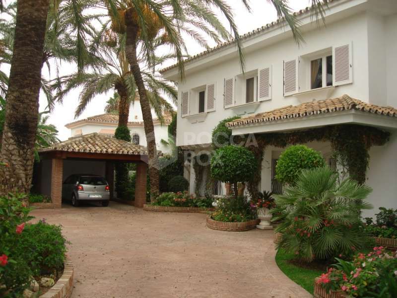 BEAUTIFUL 5 BED VILLA IN ESTEPONA