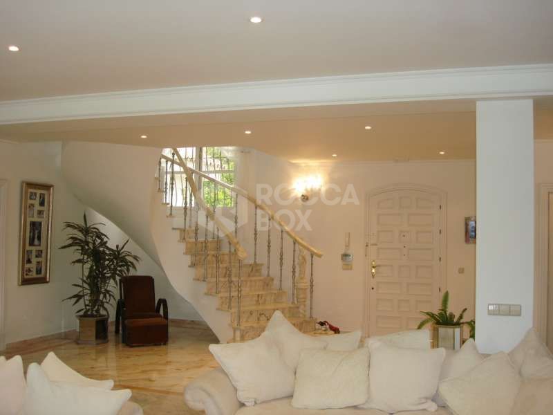 BEAUTIFUL 5 BED VILLA IN ESTEPONA