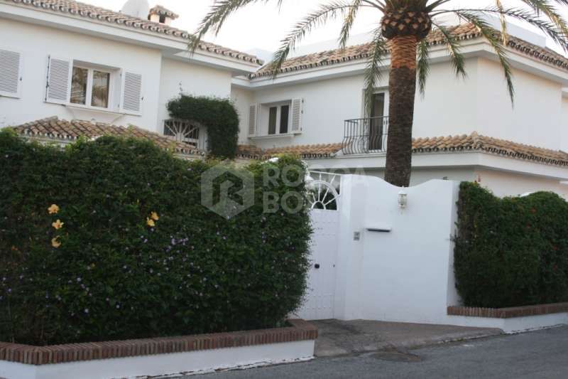 BEAUTIFUL 5 BED VILLA IN ESTEPONA