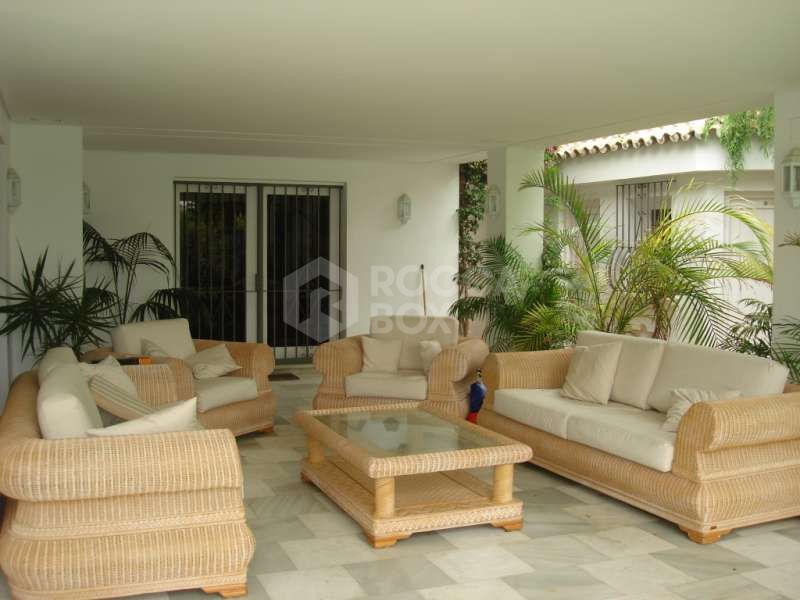 BEAUTIFUL 5 BED VILLA IN ESTEPONA