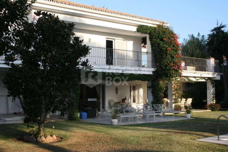 BEAUTIFUL 5 BED VILLA IN ESTEPONA