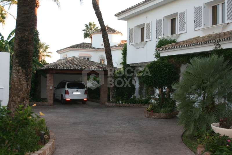 BEAUTIFUL 5 BED VILLA IN ESTEPONA