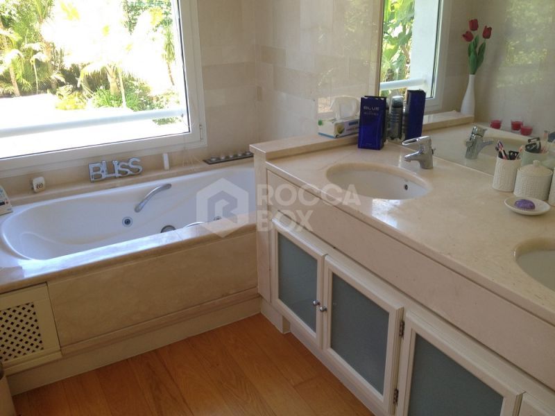 Luxury 3 bedroom apartment in Nagueles area for sale