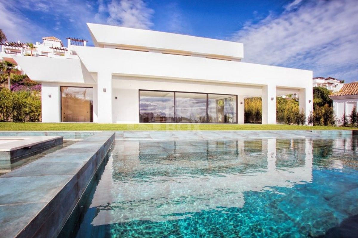 Newly finished five bedroom quality villa for sale in La Alqueria,Benahavis.