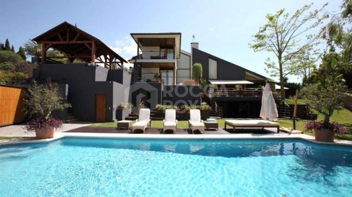 Luxury villa in Nueva Andalucia with unique style and high quality