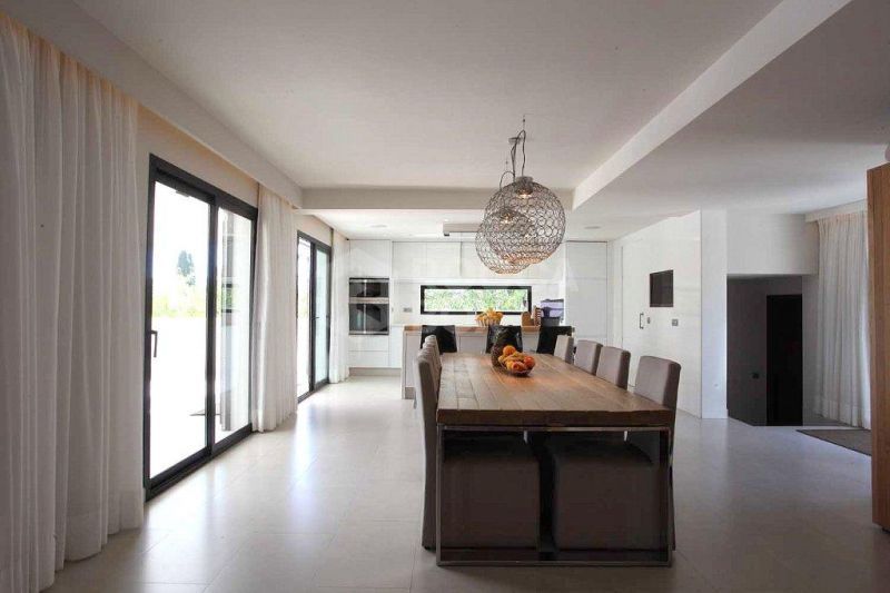 A ultra modern villa all on one level in guadalmina marbella