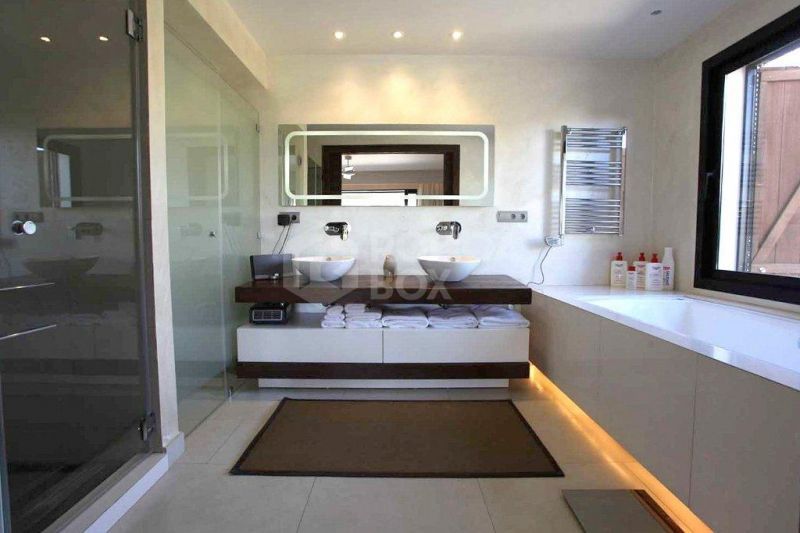 A ultra modern villa all on one level in guadalmina marbella