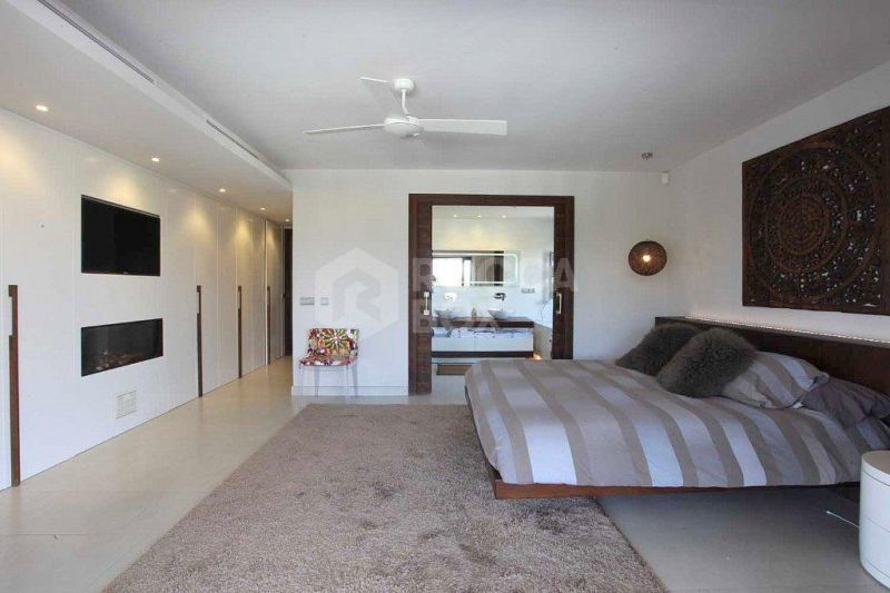 A ultra modern villa all on one level in guadalmina marbella