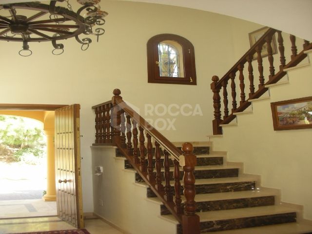 El Paraiso, Lovely 5 bedroom villa For Sale