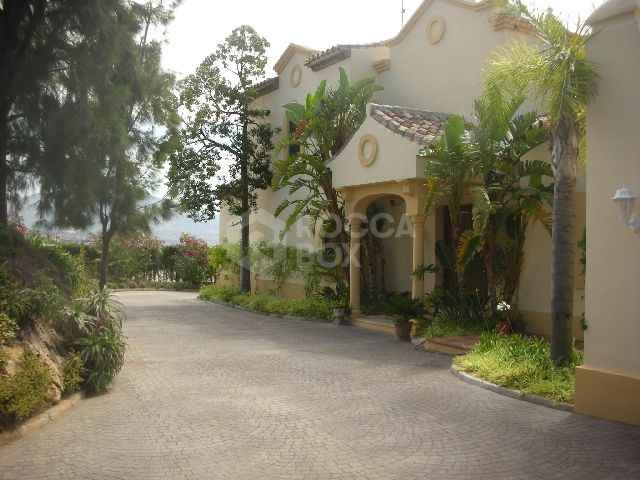 El Paraiso, Lovely 5 bedroom villa For Sale