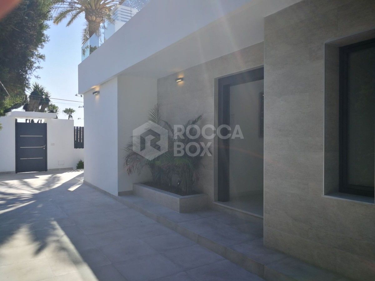 Contemporary Villa for sale in Nueva Andalucia in Marbella