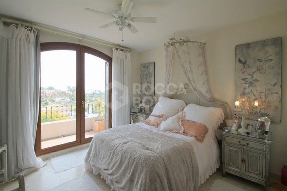 Beautiful 3 bedrooms townhouse for sale in Paraiso Hills