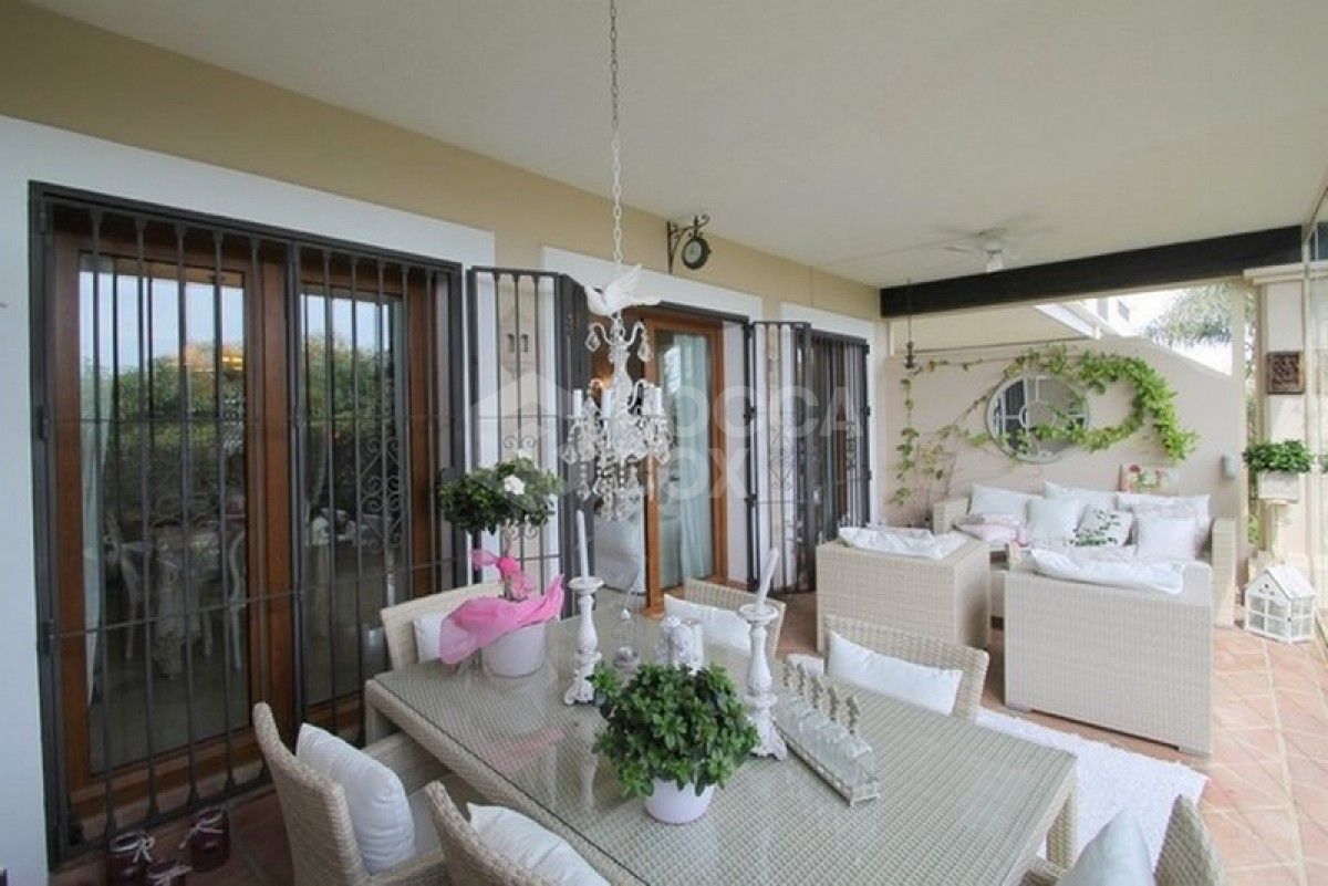 Beautiful 3 bedrooms townhouse for sale in Paraiso Hills