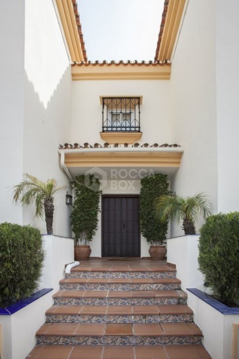 Stunning 5 bedroom villa for sale within walking distance to the beach and Puerto Banus