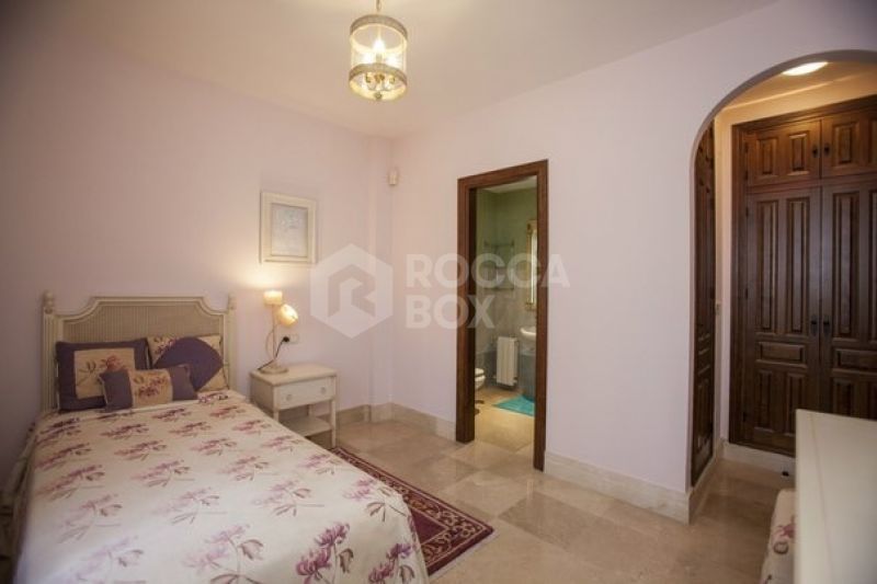 Stunning 5 bedroom villa for sale within walking distance to the beach and Puerto Banus