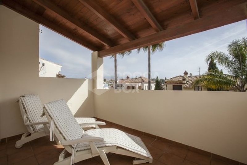Stunning 5 bedroom villa for sale within walking distance to the beach and Puerto Banus