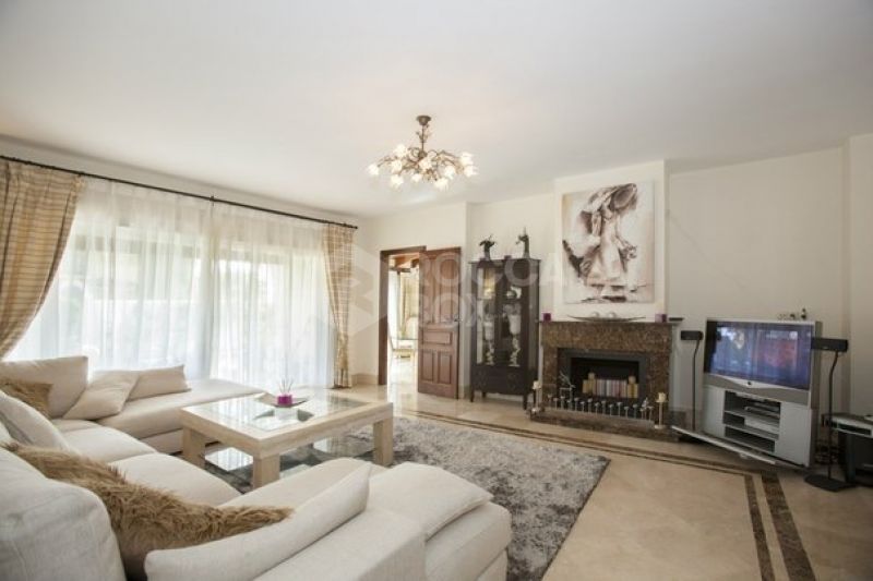 Stunning 5 bedroom villa for sale within walking distance to the beach and Puerto Banus