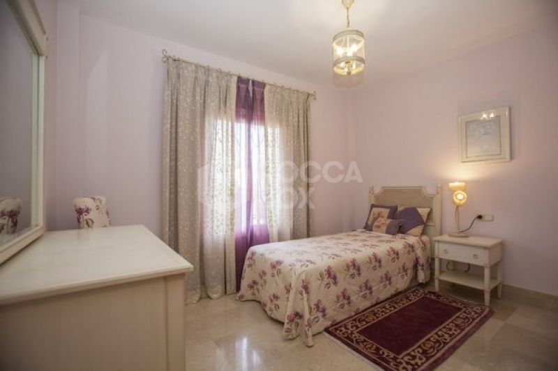 Stunning 5 bedroom villa for sale within walking distance to the beach and Puerto Banus