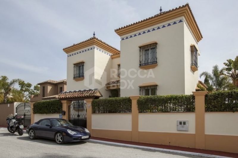 Stunning 5 bedroom villa for sale within walking distance to the beach and Puerto Banus