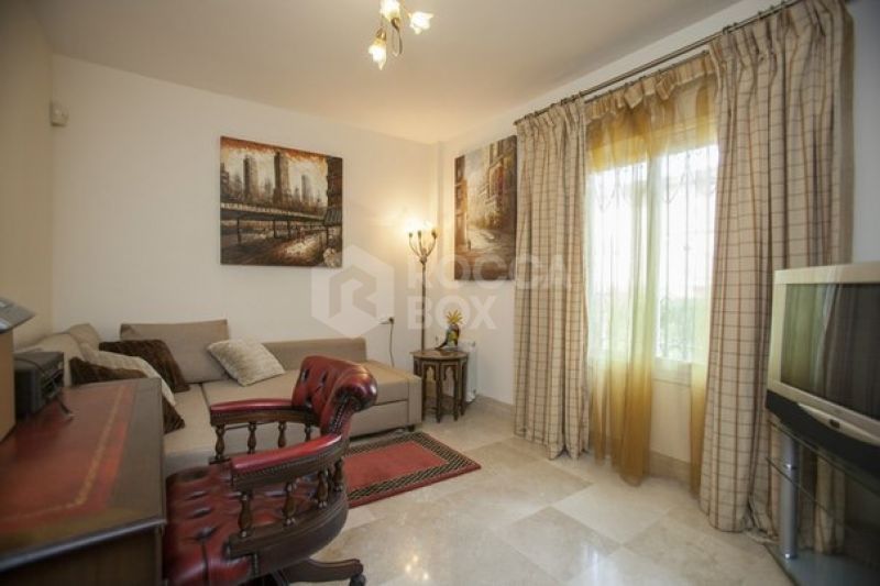 Stunning 5 bedroom villa for sale within walking distance to the beach and Puerto Banus