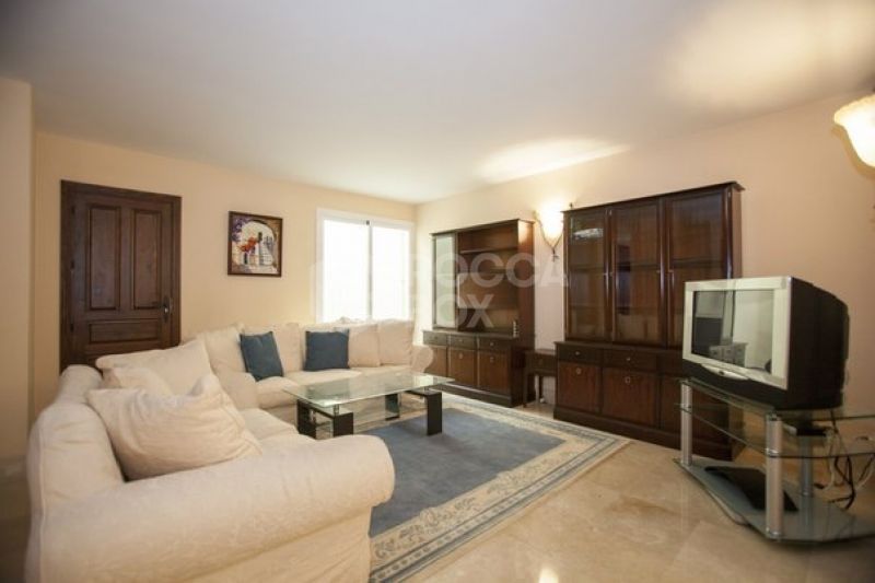 Stunning 5 bedroom villa for sale within walking distance to the beach and Puerto Banus
