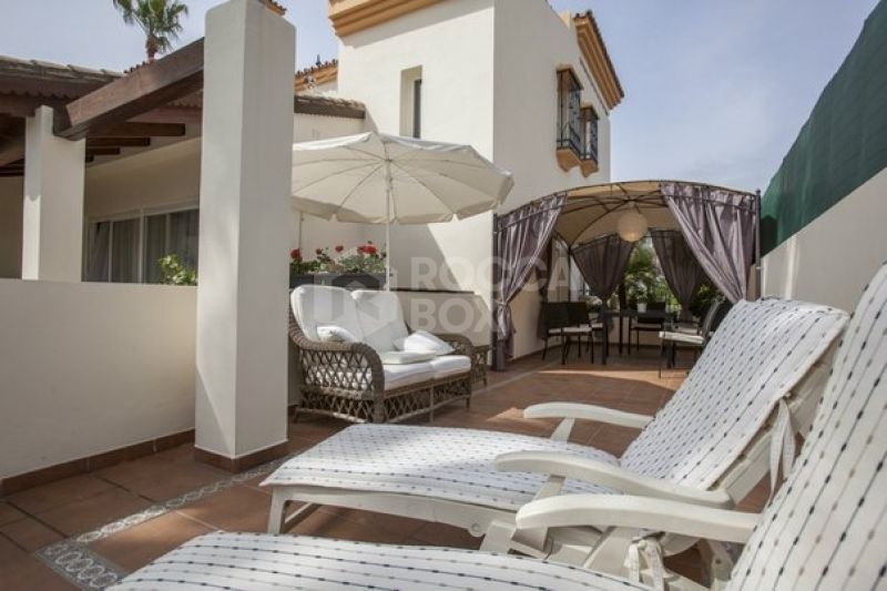 Stunning 5 bedroom villa for sale within walking distance to the beach and Puerto Banus