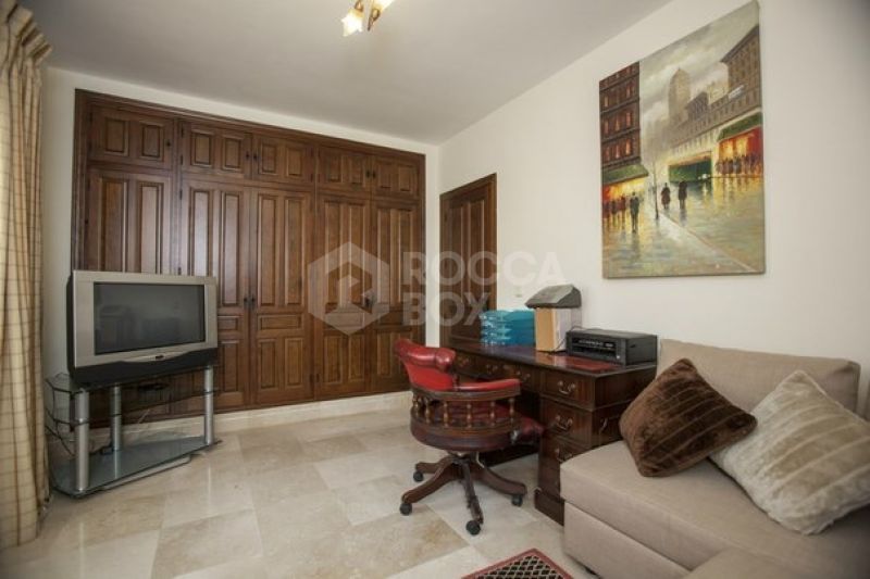 Stunning 5 bedroom villa for sale within walking distance to the beach and Puerto Banus