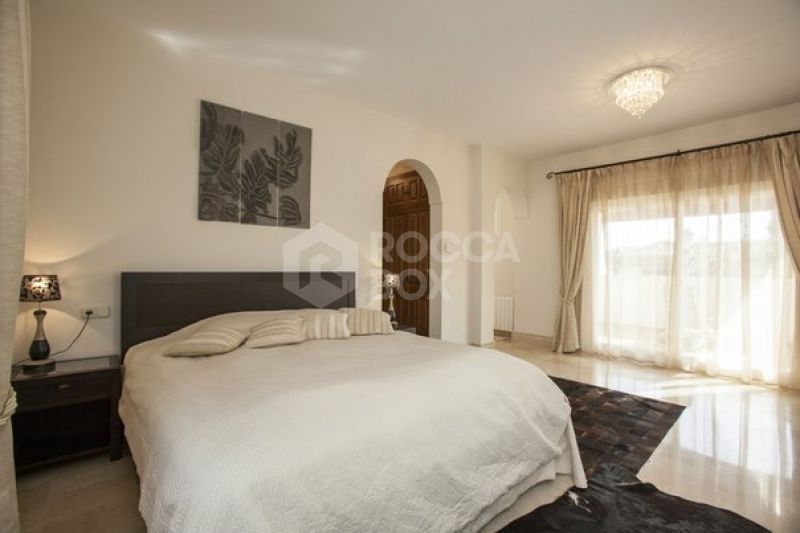 Stunning 5 bedroom villa for sale within walking distance to the beach and Puerto Banus