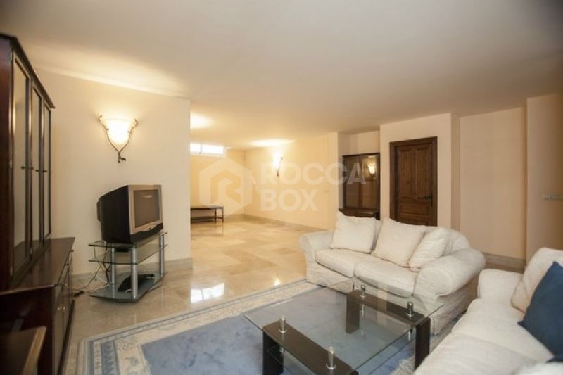 Stunning 5 bedroom villa for sale within walking distance to the beach and Puerto Banus