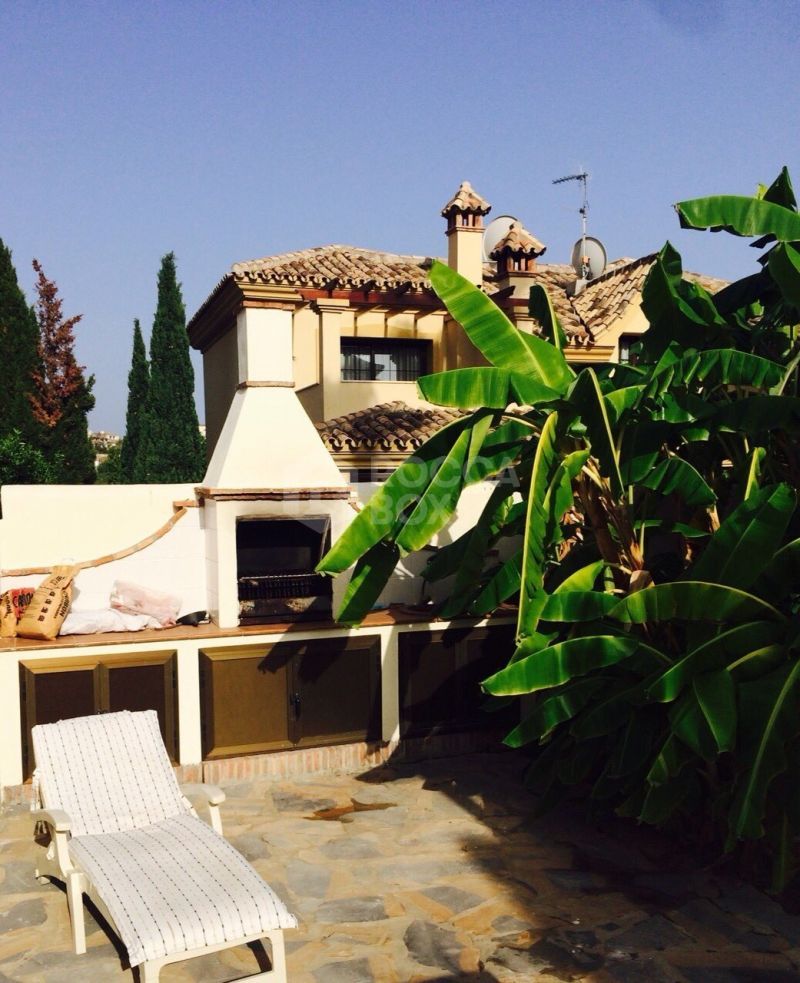 Stunning 5 bedroom villa for sale within walking distance to the beach and Puerto Banus