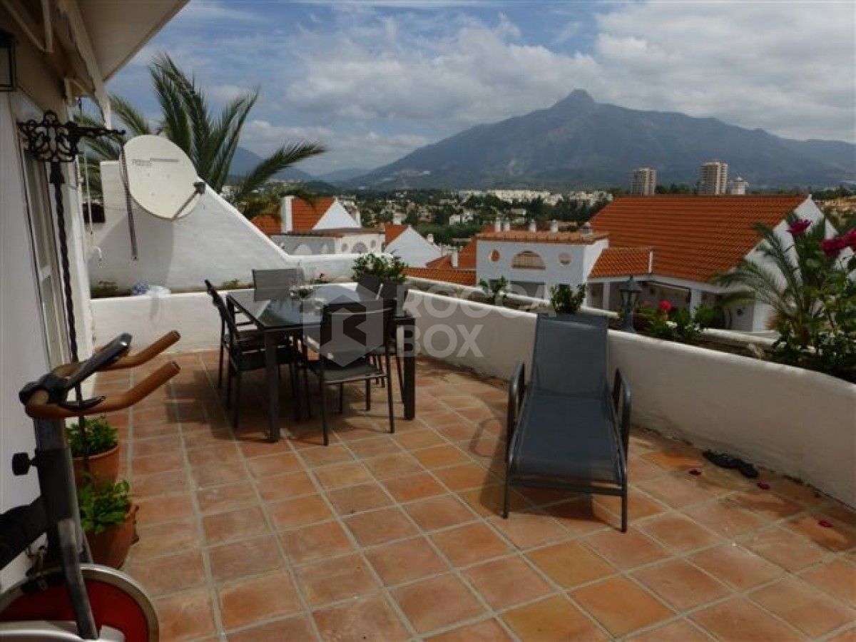 Four bedroom apartment for sale in Nueva Andalucia.