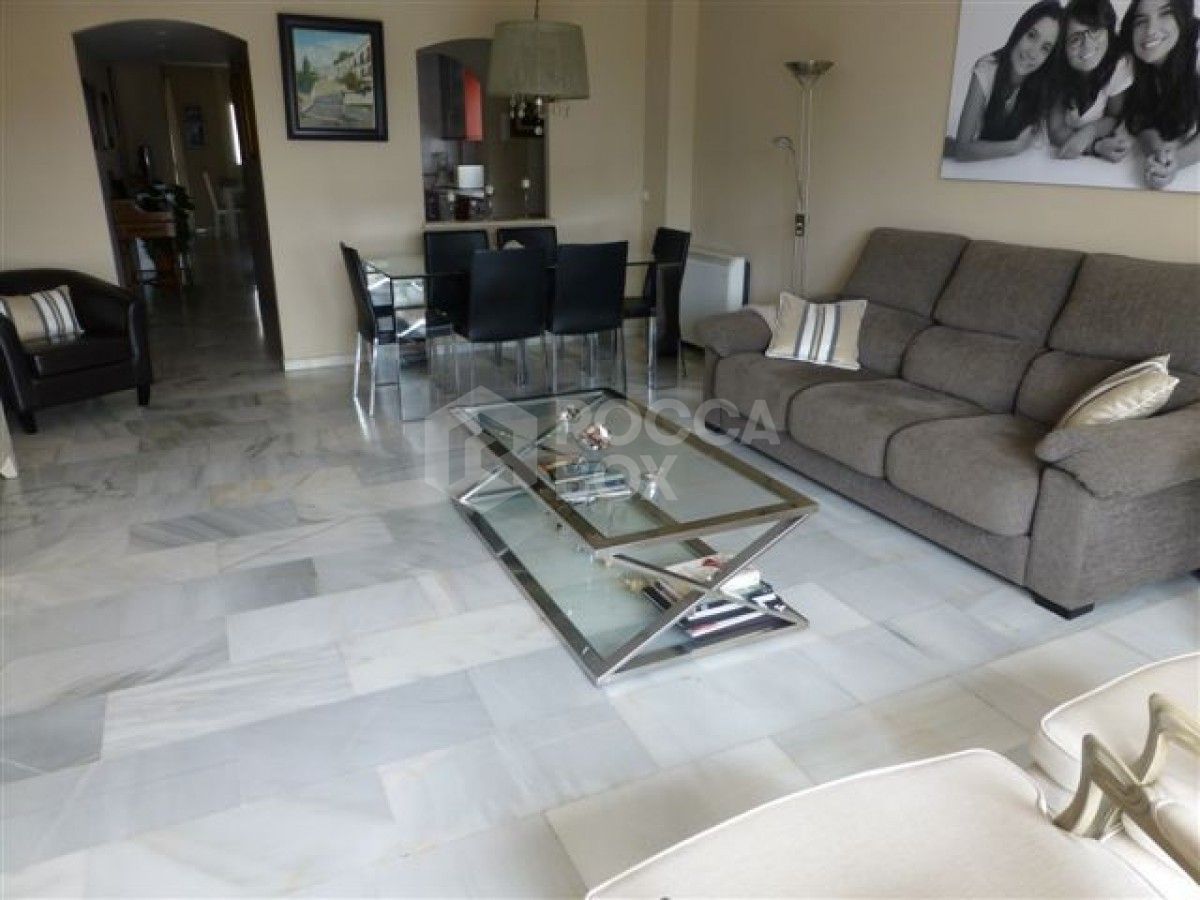 Four bedroom apartment for sale in Nueva Andalucia.