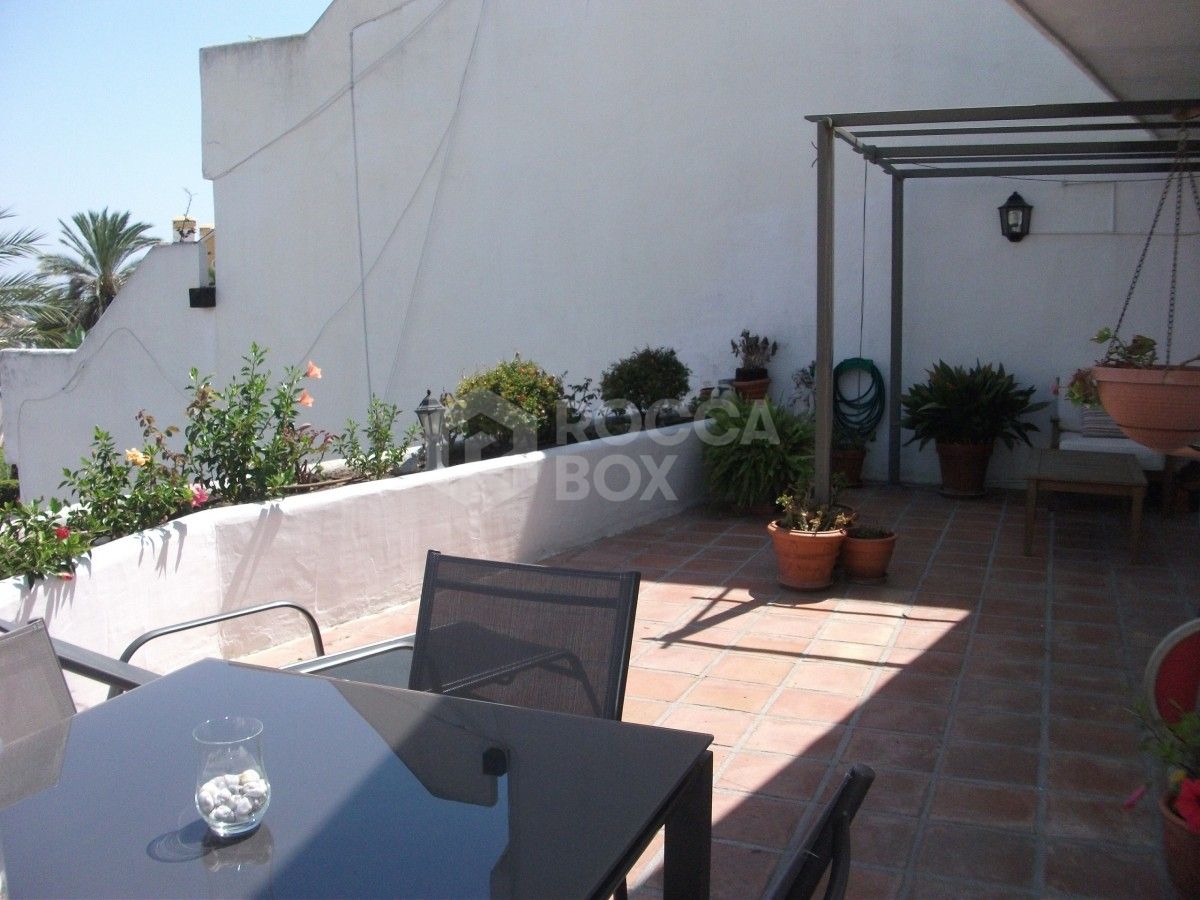 Four bedroom apartment for sale in Nueva Andalucia.