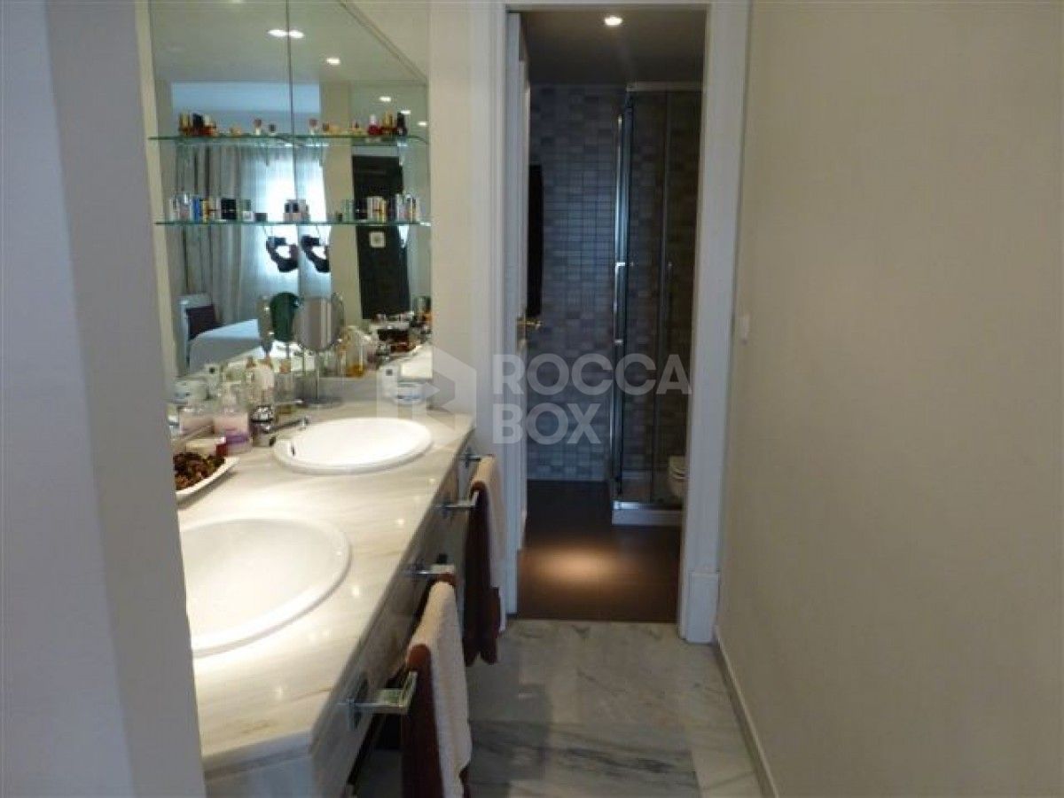 Four bedroom apartment for sale in Nueva Andalucia.