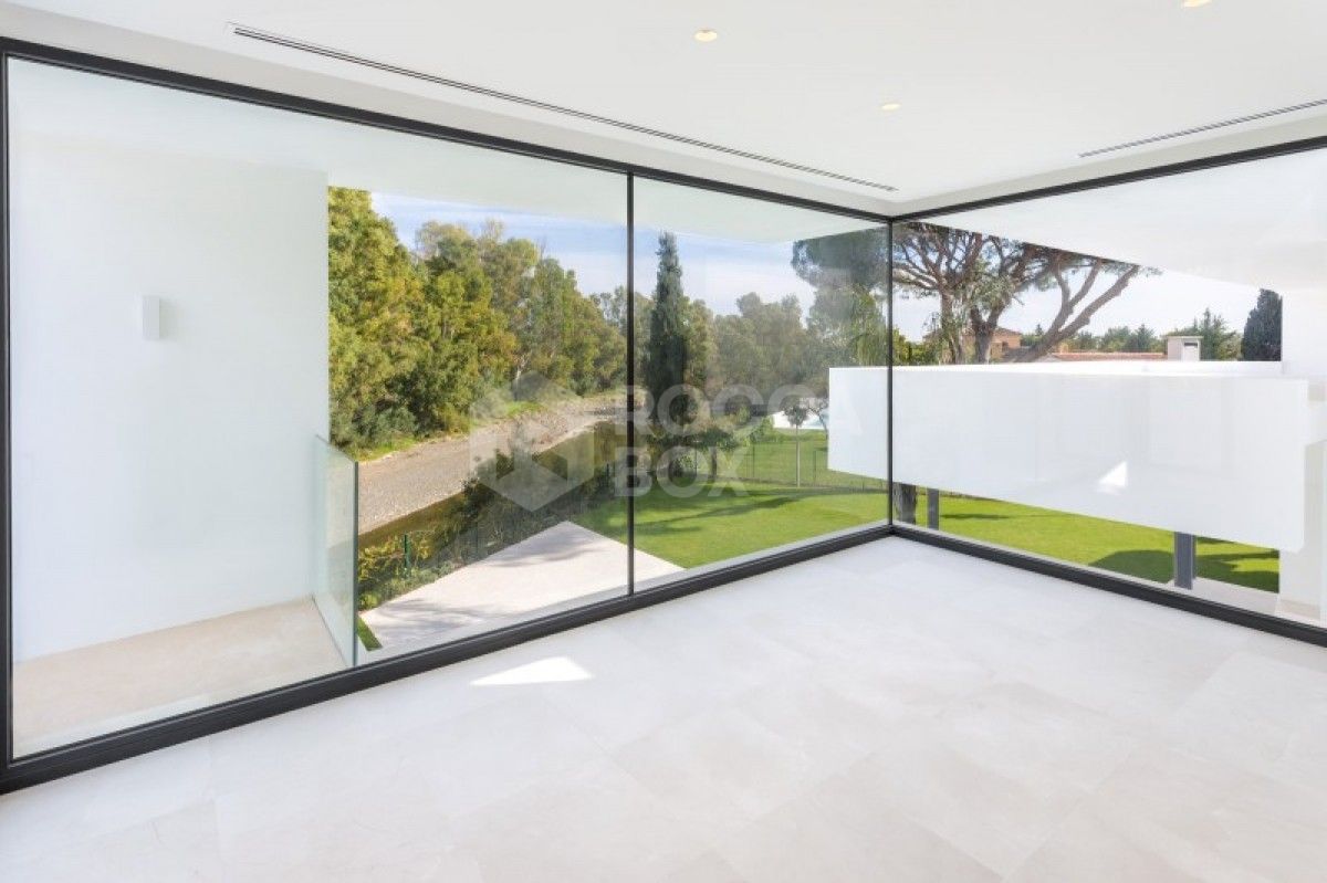 Contemporary 4 Bedroom Villa